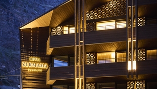 L’hôtel ZERMAMA a été entièrement rénové en 2019. Il est chauffé aux pellets de bois provenant du Haut-Valais.